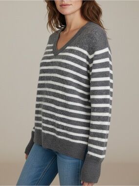 Evereve Kate V-neck Cashmere V-Neck Pullover Sweater Women